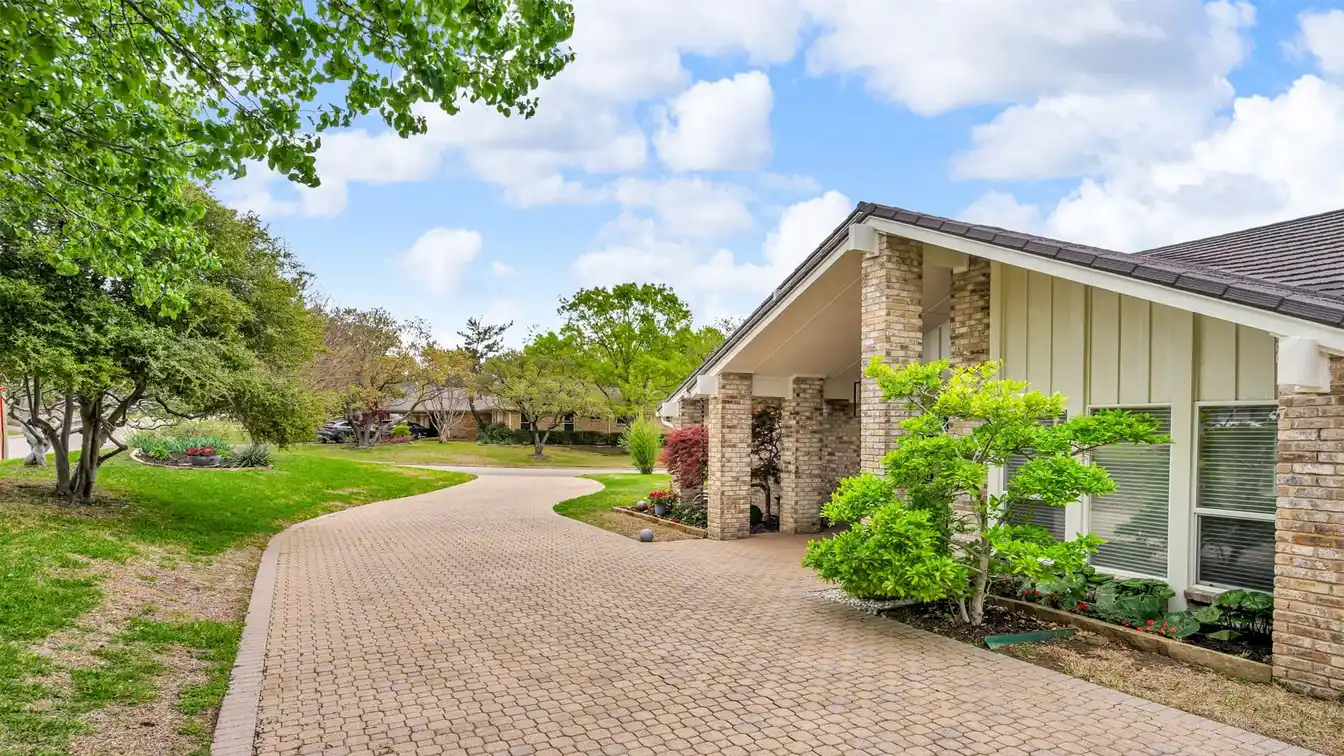 Luxury Home in Northwood Hills Estates