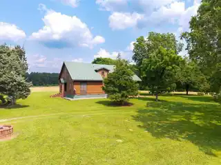 Idyllic Lodge with over 82 Acres