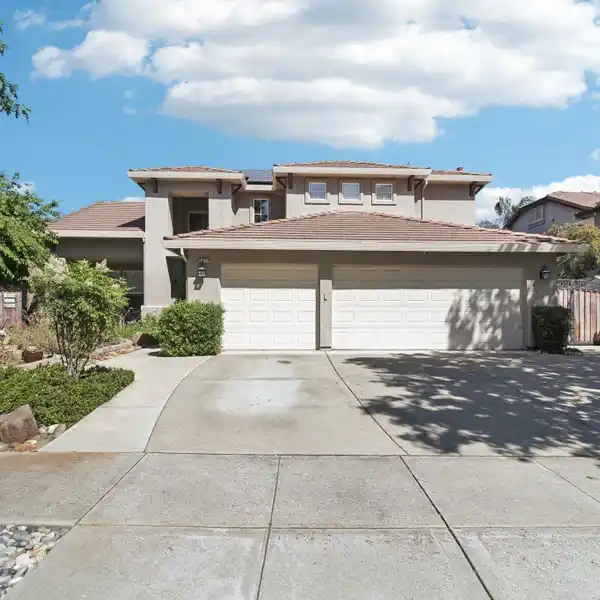METICULOUSLY MAINTAINED HOME IN SOUGHT-AFTER COVENTRY