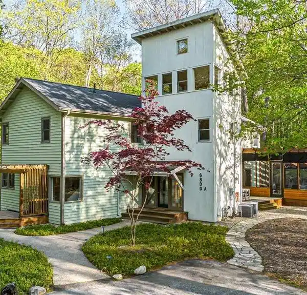 MODERN RETREAT ON SEVEN-PLUS WOODED ACRES