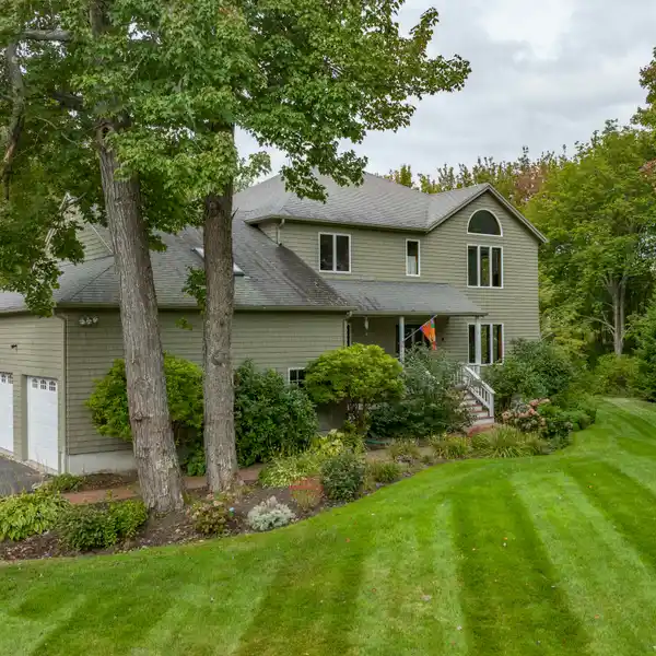 ULTIMATE PRIVACY IN BROAD COVE