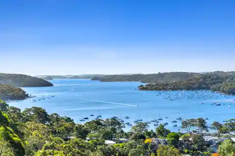 Contemporary Entertainer on a Prestigious Street