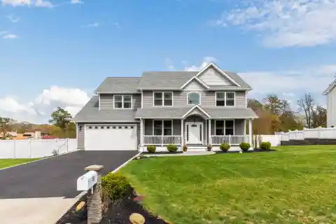 Newer Modern Colonial Backing to Protected Land