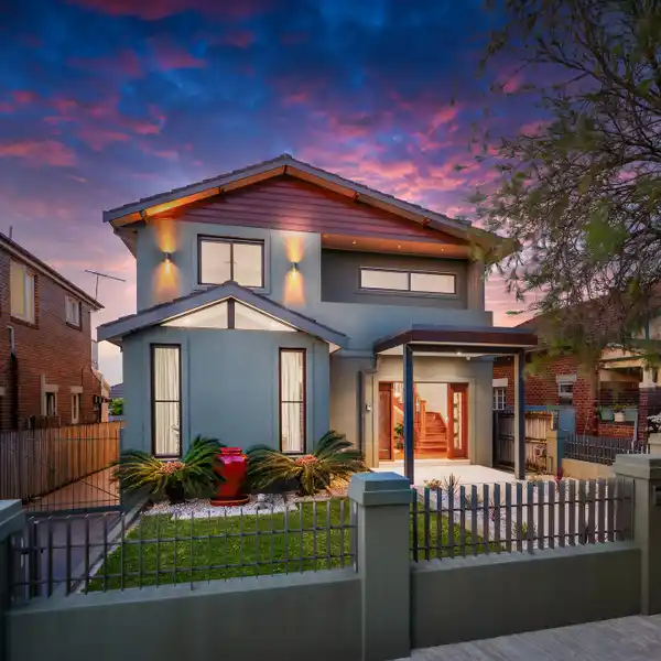 COMFORTABLE FAMILY RESIDENCE WITH GRAND PROPORTIONS