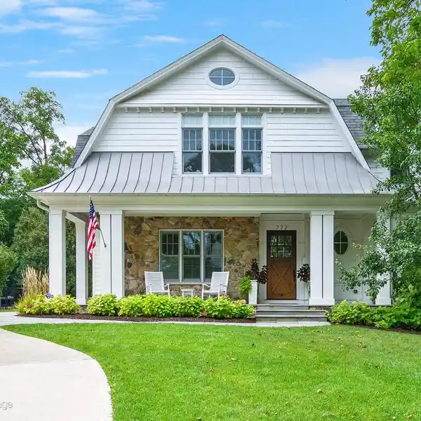 LUXURY LIVING WITH EXPANSIVE ENTERTAINING SPACES