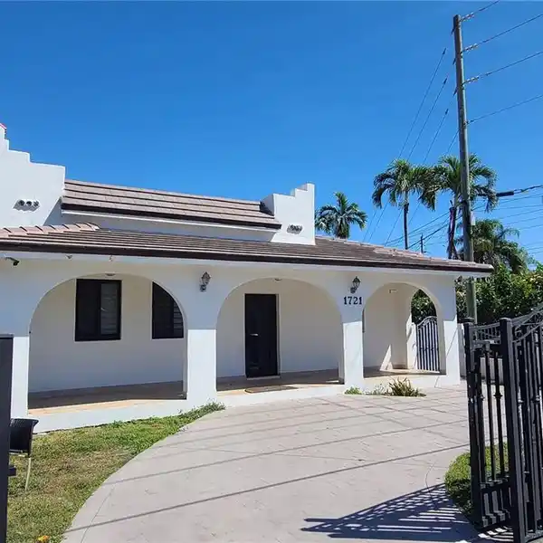 VERSATILE DUPLEX IN KENSINGTON PARK