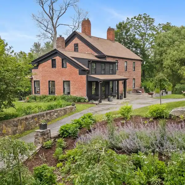 EXQUISITELY RESTORED 1750 COLONIAL FARMHOUSE