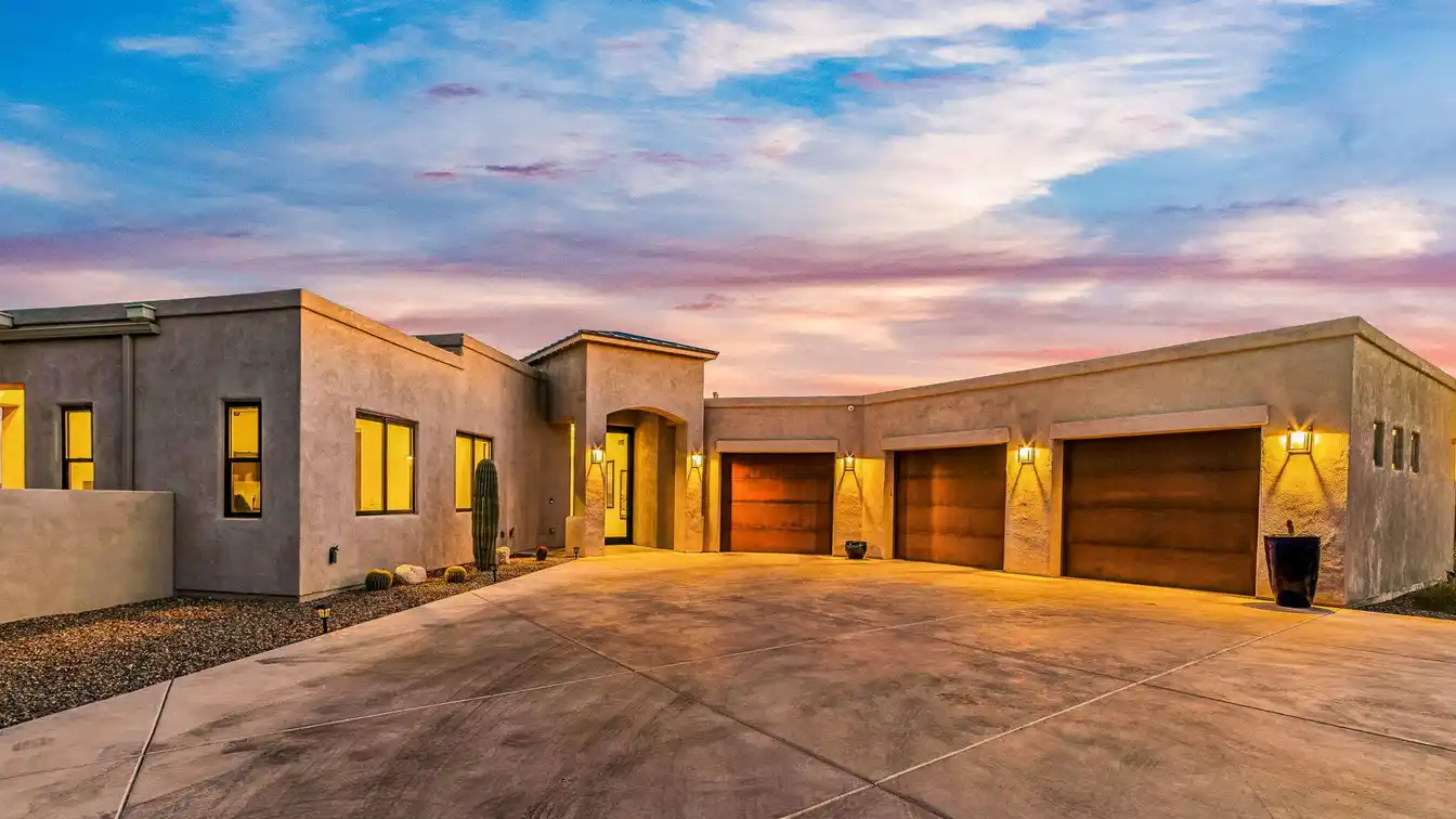 Singular Expression of Refined Desert Living