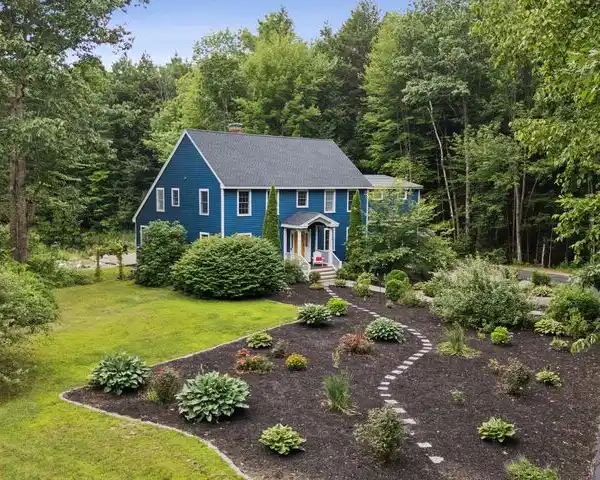 PEACEFUL WATERFRONT HOME WITH VERSATILE LIVING SPACES