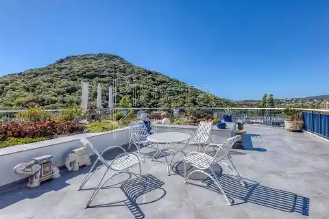 Top-Floor Apartment with Rooftop Terrace