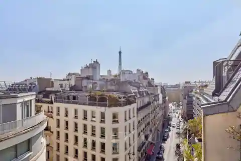Top-Floor Apartment with Exceptional Views