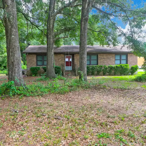 CHARMING HOME IN A SERENE SETTING