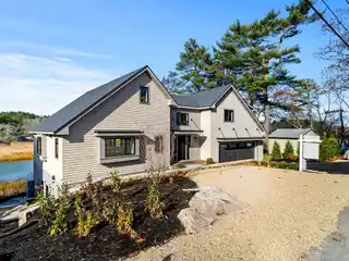 New Home Delivers Relaxed Rhythm of Coastal Life