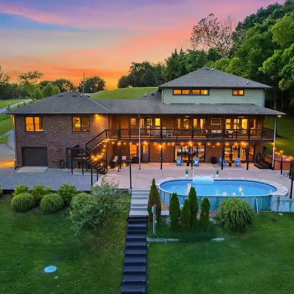EXQUISITE ESTATE IN COVETED LAND BETWEEN THE LAKES