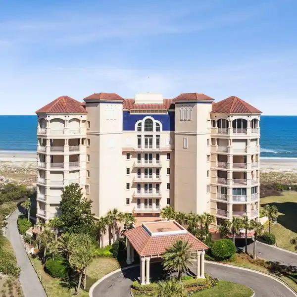 BEAUTIFULLY RENOVATED CONDO IN THE GATED AMELIA ISLAND PLANTATION
