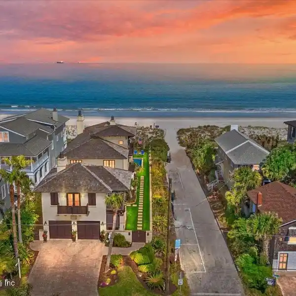 LUXURIOUS WEST INDIES-STYLE HOME