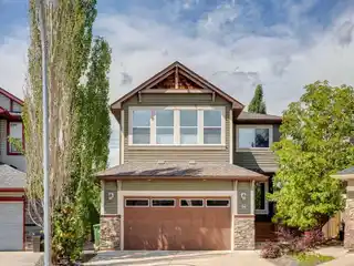 Spacious Ravine Oasis with Designer Finishes