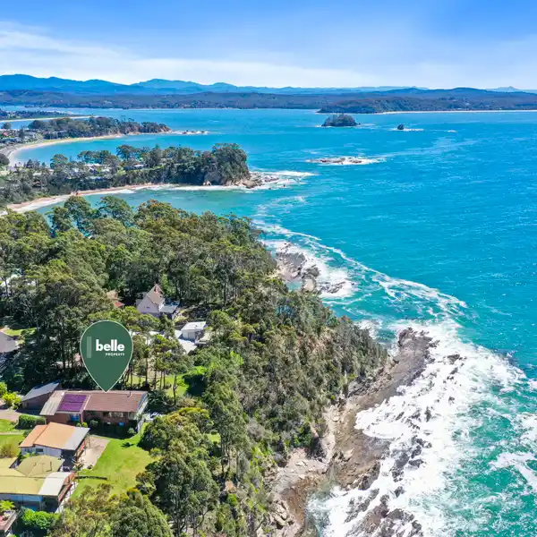 CLIFF-TOP RESIDENCE WITH 180-DEGREE OCEAN VIEWS