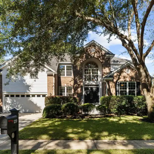 LOWCOUNTRY ELEGANCE WITH VERSATILE LIVING SPACES