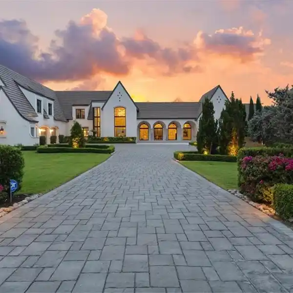 NEWLY RENOVATED ESTATE IN PRESTIGIOUS AUDUBON COUNTRY CLUB - GOLF MEMBERSHIP INCLUDED