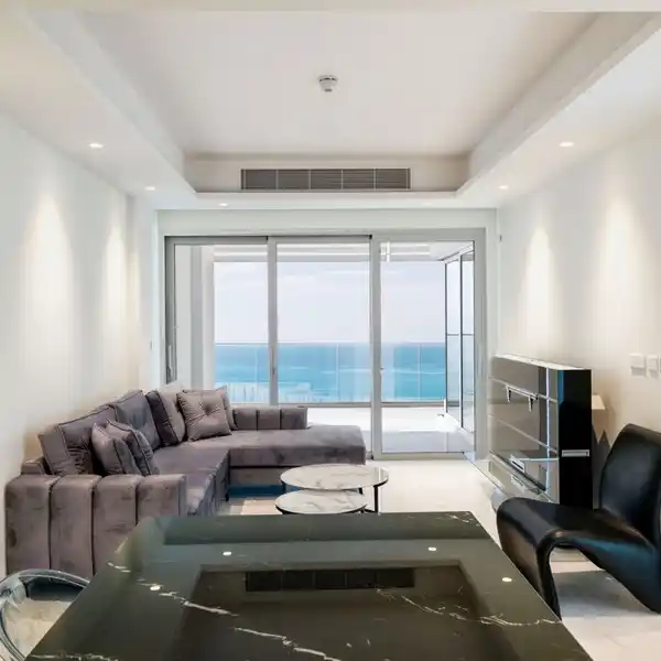 BEAUTIFUL SEASIDE APARTMENT