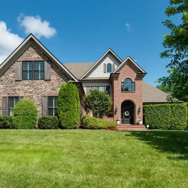 EXQUISITE ALL-BRICK HOME IN WHITTINGTON CREEK