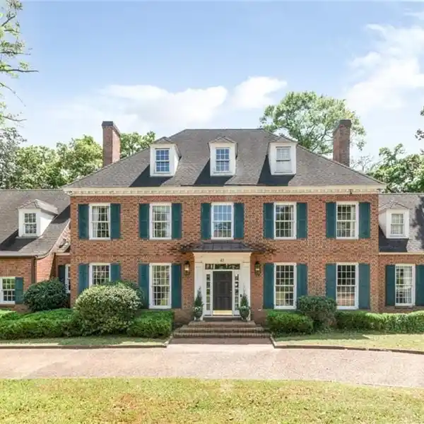 FANTASTIC ESTATE HOME ON DOUBLE LOT