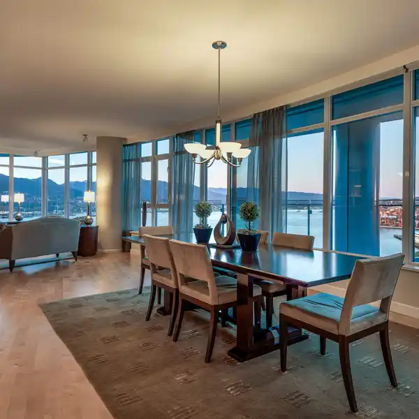 SPECTACULAR WATERFRONT SUB-PENTHOUSE UNIT