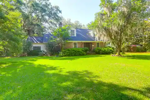 Classic Cape Cod-style Gem