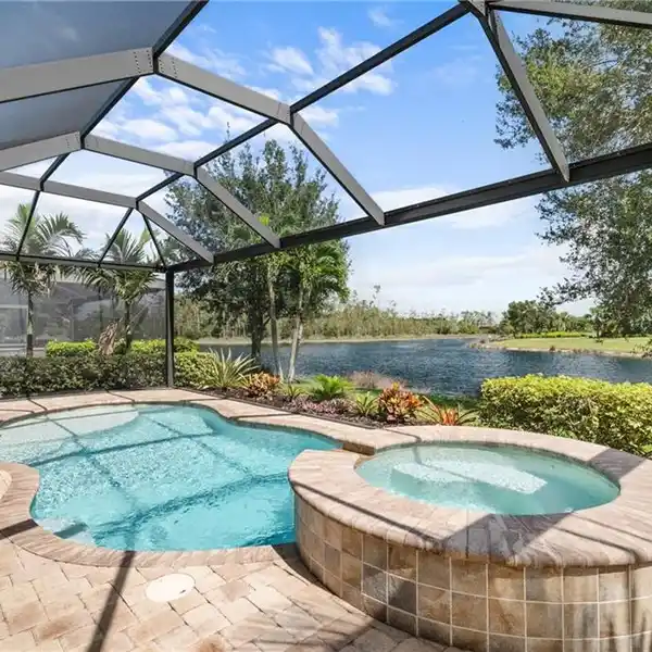 FURNISHED ESPLANADE HOME WITH GOLF MEMBERSHIP