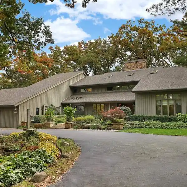 LUXURY ESTATE WITH ULTIMATE CAR HAVEN