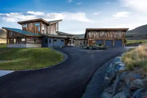 Rustic-Contemporary Estate on 35 Acres in Exclusive Horse River Ranch