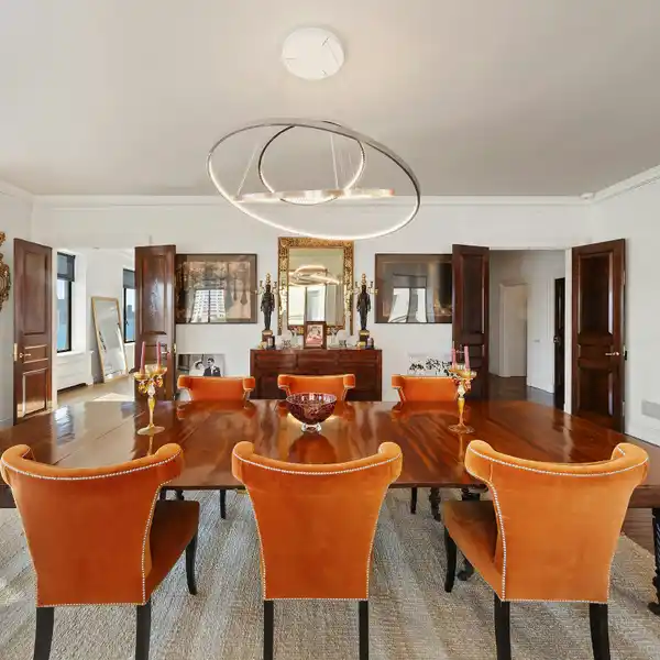 EXQUISITE 10-ROOM APARTMENT