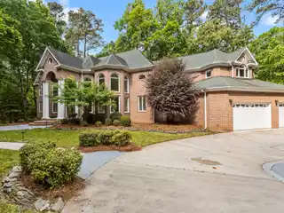 All-brick Stunner in Swans Mill