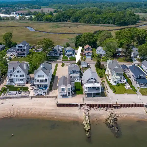 STUNNING BEACH HOUSE