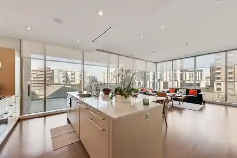 Beautiful Unit in an Exclusive Condo