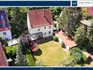 Two-family House with Garden & Home Staging