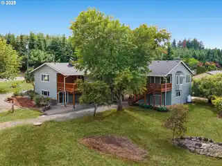 Peaceful Country Estate with Two Accessory Units