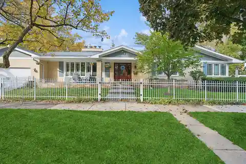 Charming Mid-century Modern Ranch in East Wilmette