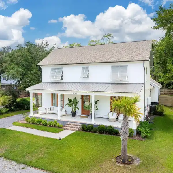 LUXURY LIVING IN OLD MT. PLEASANT