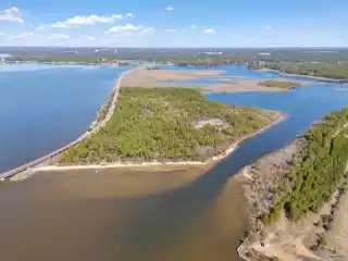 Sprawling 150-acre Island