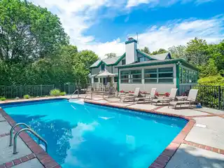Expansive Rental Home in New Suffolk's Estate Section