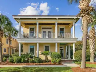 Coastal Luxury and Downtown Vibrancy in Port Royal