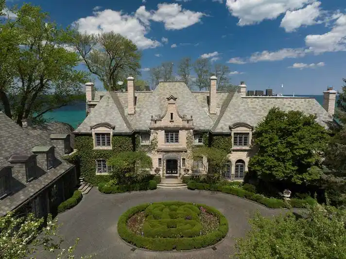 Windsor House - an Iconic Lakefront Estate