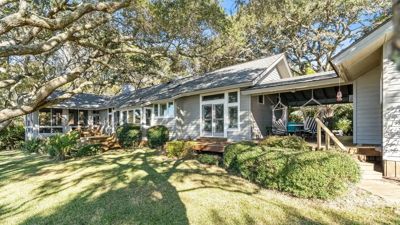 Oak Knoll - Rare Coastal Retreat