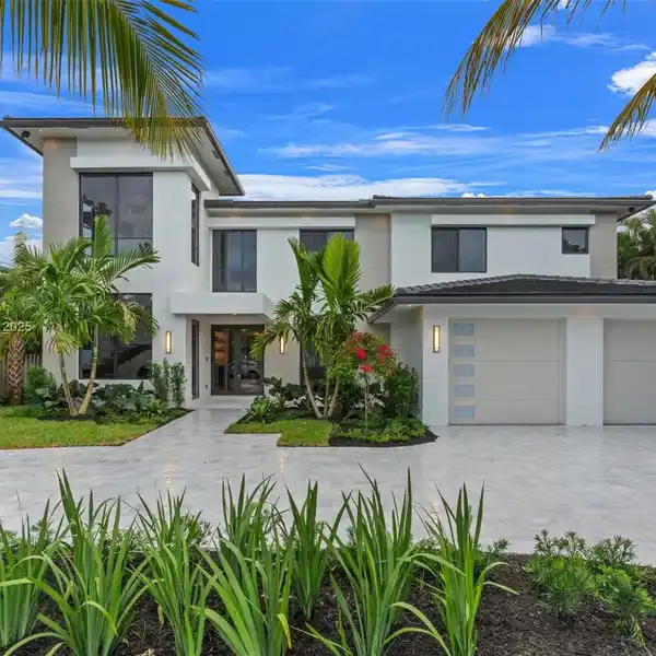 STRIKING NEW LAKE IDA RESIDENCE