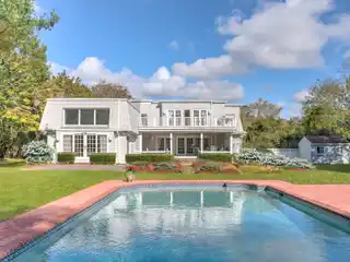 Sunny Southampton Village Living