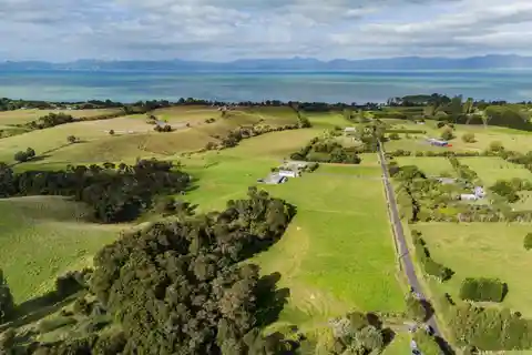 Serene Rural Escape Near the Sea