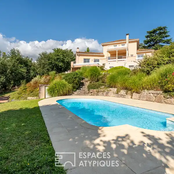 CATHEDRAL-STYLE LIVING WITH PANORAMIC COUNTRYSIDE VIEWS