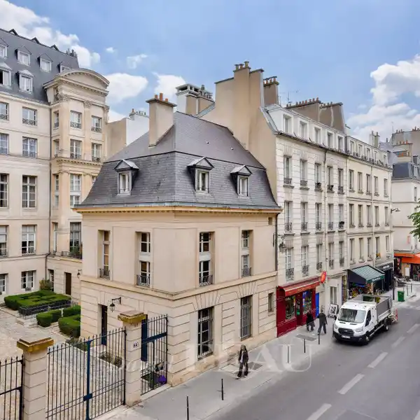 ELEGANT DUPLEX APARTMENT ON THE FIRST TWO FLOORS